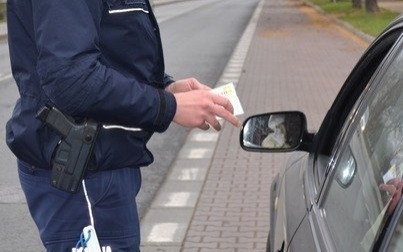 Drogówka przerwała jazdę pijanemu kierowcy citroena