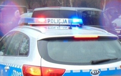 Pozostawiła śpiące dzieci w samochodzie. Okazało się, że ich stan monitorowała zdalnie