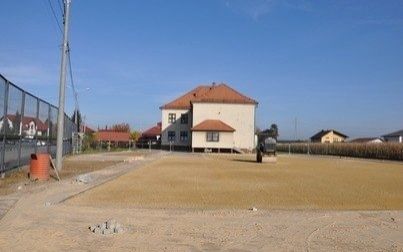 Pogoda sprzyja, budowa boiska w Bielanach już na finiszu