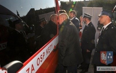 Nowy wóz trafił do strażaków OSP Kęty. Będzie służył Grupie Poszukiwawczo - Ratowniczej