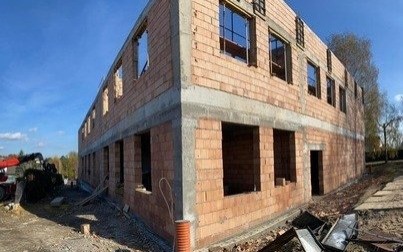 Budowa szkoły w Malcu – mury już stoją!