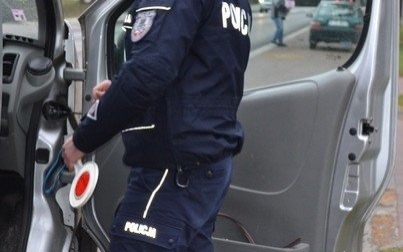 Witkowice. Nietrzeźwy kierowca dostawczaka wpadł na przekroczeniu prędkości