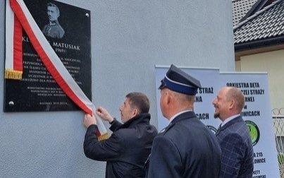 Uroczystości odsłonięcia i poświęcenia tablicy pamięci Klemensa Matusiaka w Bulowicach