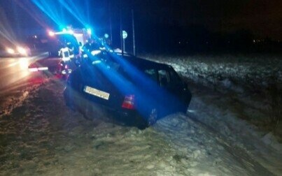 Gmina Kęty. Policjant w czasie wolnym od służby oraz dwóch kierowców zatrzymali pijanego sprawcę kolizji drogowej