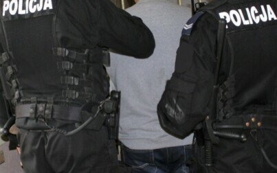 Sprawca podejrzany o znęcanie musiał opuścić miejsce zamieszkania