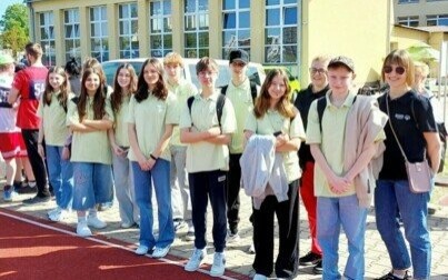 Wolontariusze ZSP nr 3 w Kętach wspierają Regionalny Mityng Lekkoatletyczny Olimpiad Specjalnych