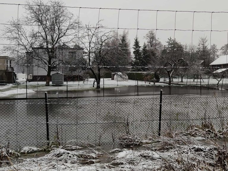 Wzmożone działania strażaków przy podtopieniach w gminie Brzeszcze
