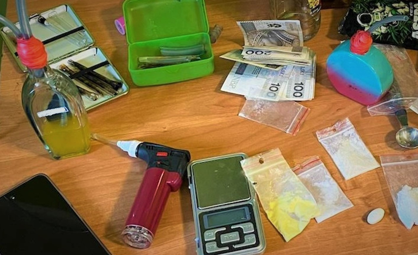 Dzielnicowi poszukując skradzionego roweru, ujawnili przestępstwo narkotykowe