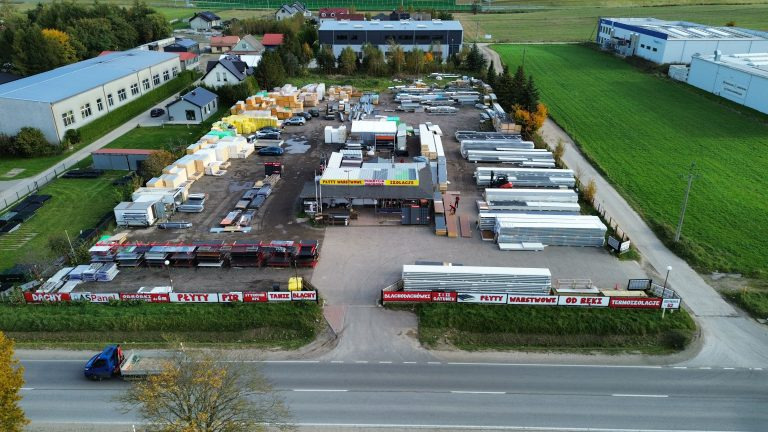 Płyty warstwowe PIR w budownictwie przemysłowym – realne oszczędności dla inwestora