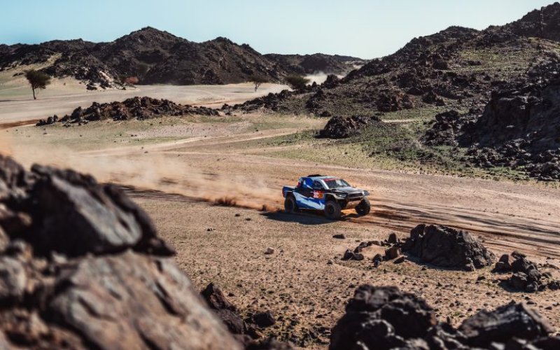 Marek Goczał i Maciej Marton na podium czwartego etapu Rajdu Dakar. Cały zespół Energylandia Rally Team w TOP 6!