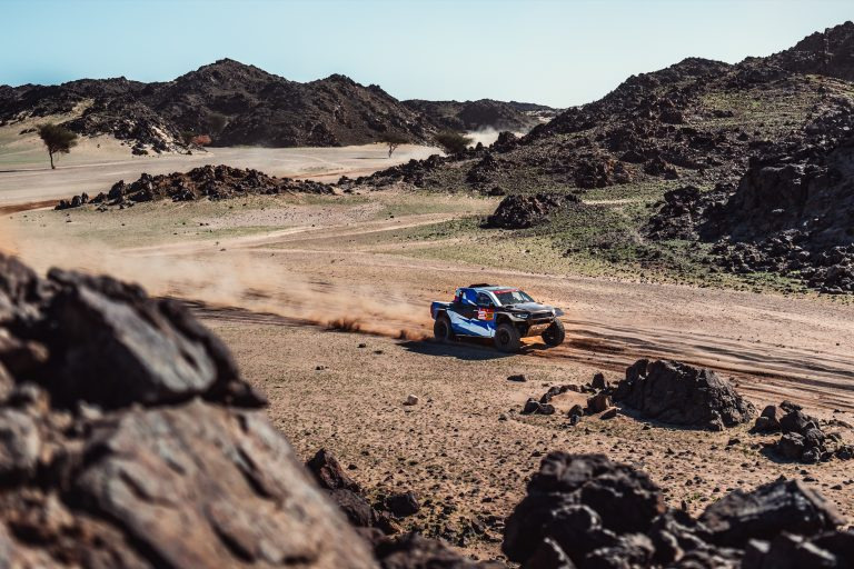 Marek Goczał i Maciej Marton na podium czwartego etapu Rajdu Dakar. Cały zespół Energylandia Rally Team w TOP 6!