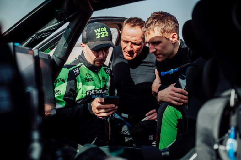 Walka z nawigacją w sercu pustyni. Bardzo dobry etap w wykonaniu Eryka Goczała i Szymona Gospodarczyk