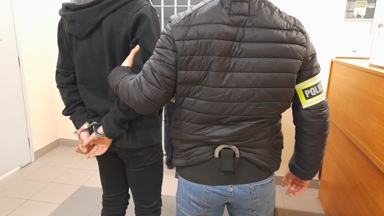 Dwie osoby poszukiwane trafiły do więzienia