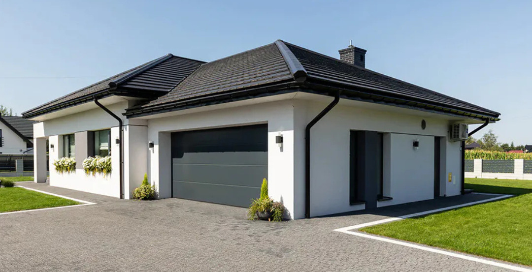 Budowa domu – czy warto postawić na doświadczoną firmę budowlaną?