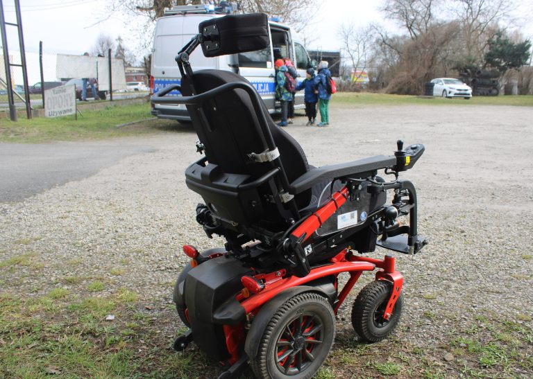 Potrącenie mężczyzny na wózku inwalidzkim w Oświęcim. Poszkodowany trafił do szpitala