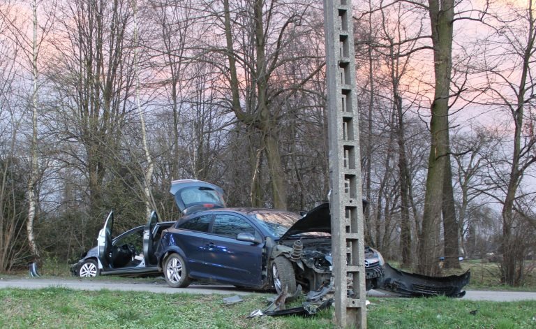 Szczegóły odnośnie piątkowego zdarzenia w Zaborzu. Za kierownicą 17-latek bez prawa jazdy