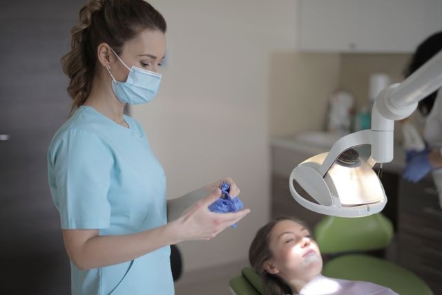 Jak wybrać klinikę stomatologiczną, gdy potrzebne jest kompleksowe leczenie zębów?
