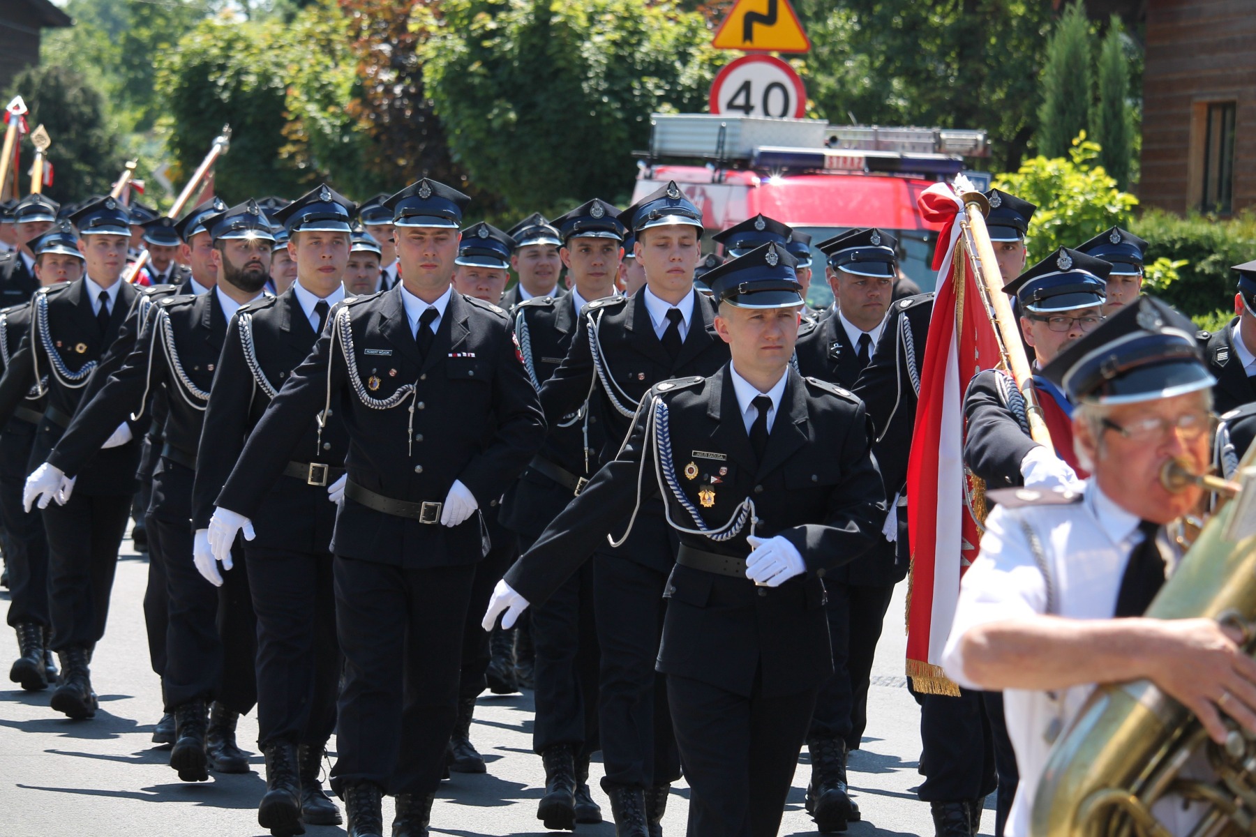 Przemarsz pododdziałów na 130-leciu OSP Brzeszcze. FILM !