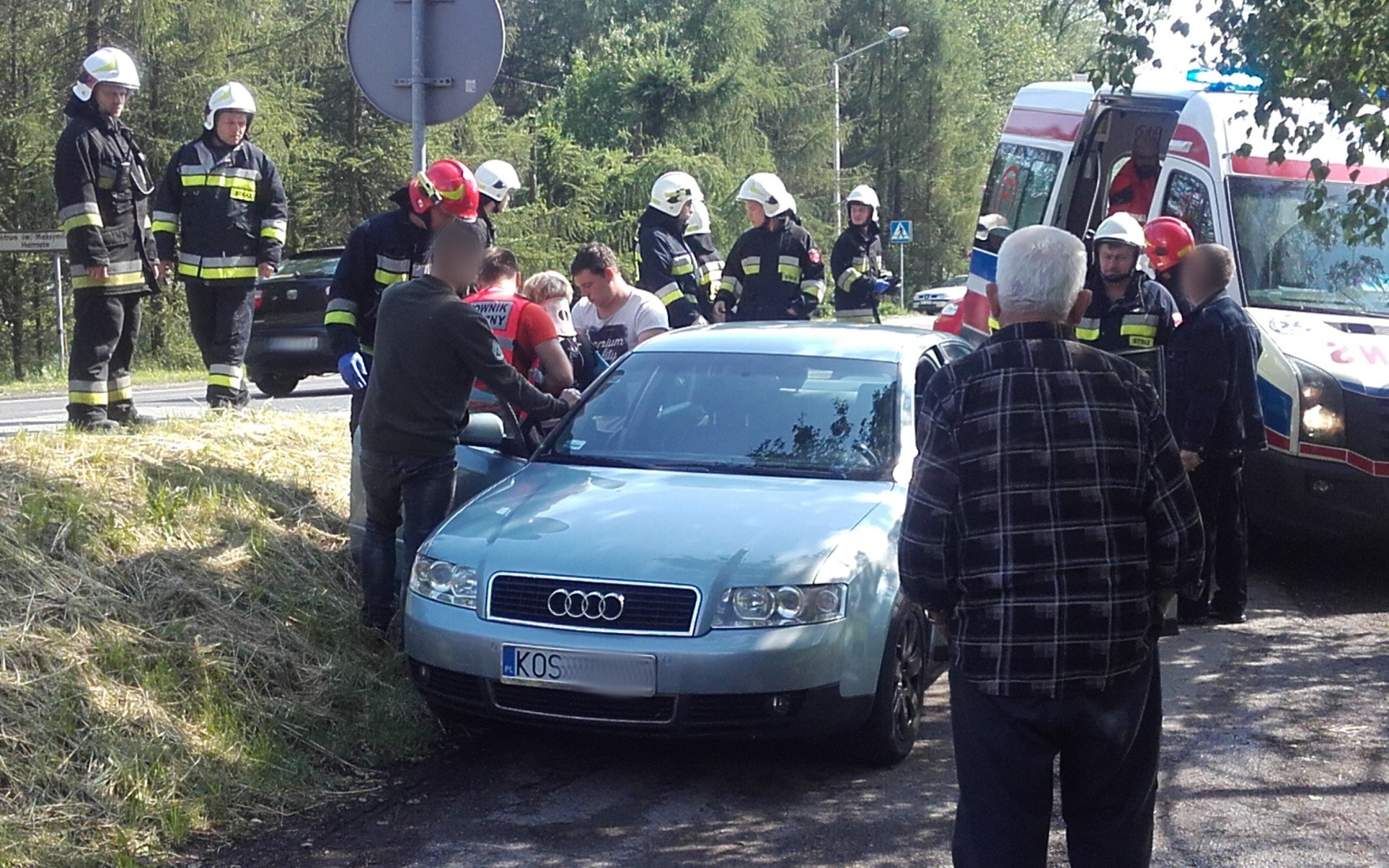 Niebezpiecznie na drogach powiatu. Pięć osób rannych w trzech zdarzeniach drogowych. ZDJĘCIA !