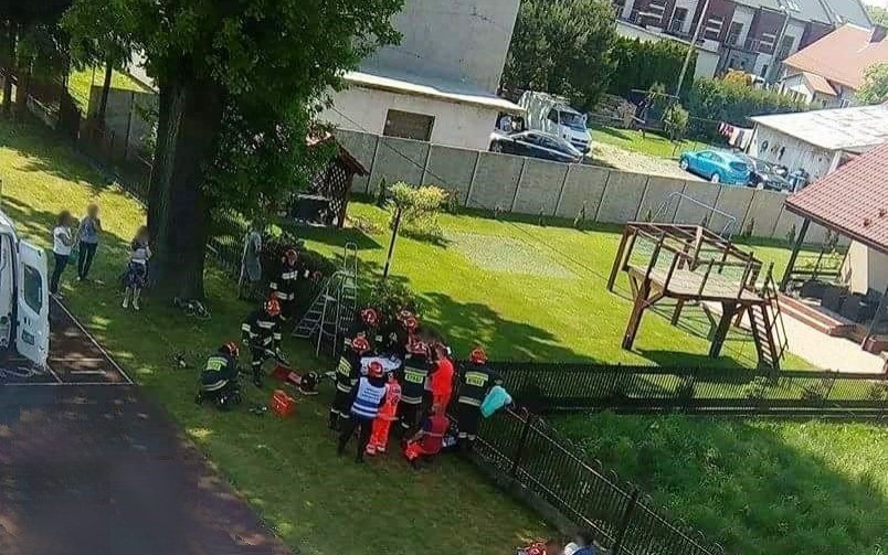 Uczeń z Zatora nabił się na ogrodzenie. Interweniował śmigłowiec LPR. ZDJĘCIA !