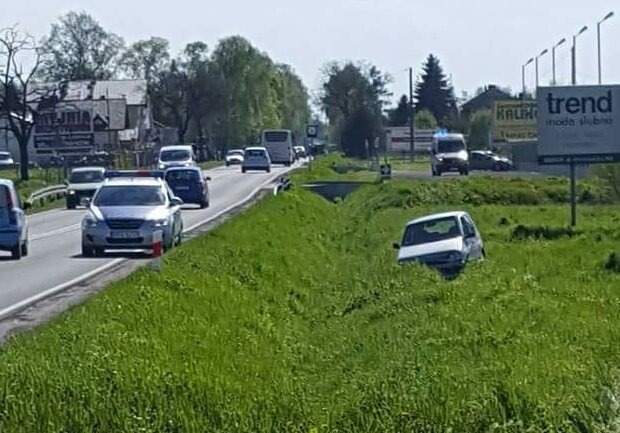 Zdarzenie drogowe na DW933 w Babicach. FOTO, FILM !