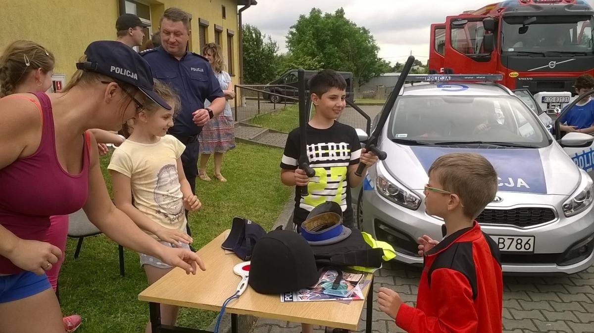 Policjanci promują bezpieczeństwo na piknikach rodzinnych. ZDJĘCIA !