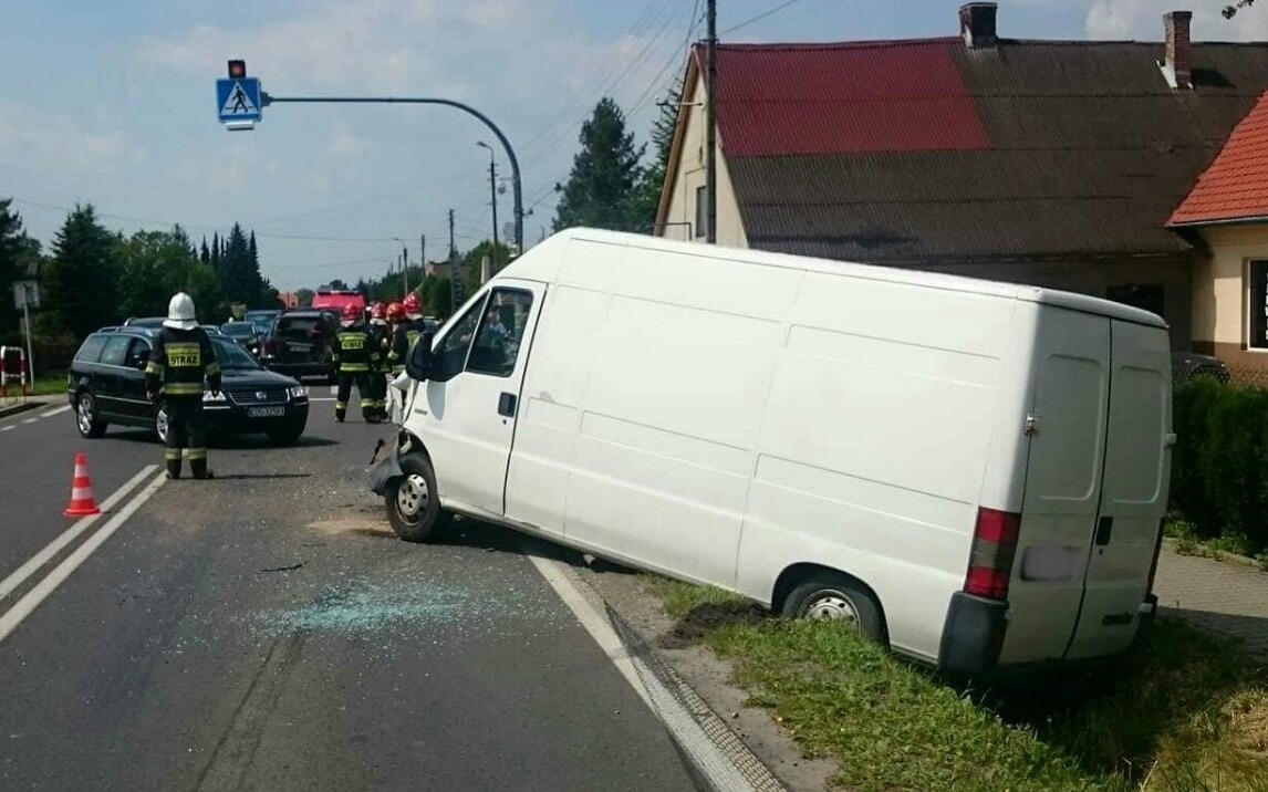 Zdarzenie drogowe na DK52 w Bulowicach. ZDJĘCIA !