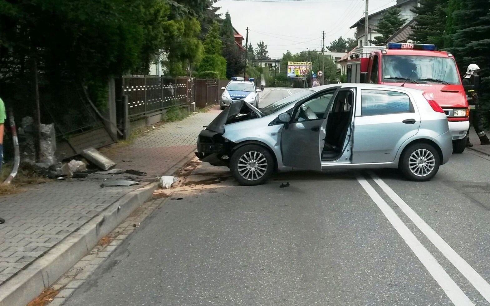 Jedna osoba ranna w zdarzeniu drogowym w Kętach. ZDJĘCIA !