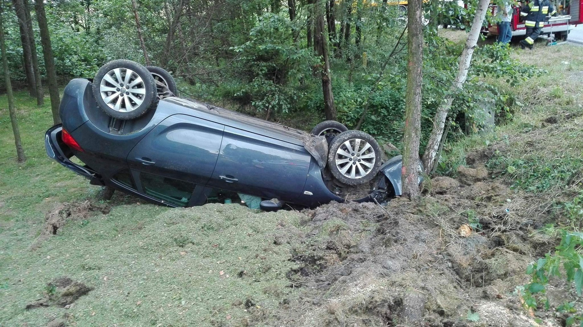 Dachowanie pojazdu w Głębowicach. ZDJĘCIA !
