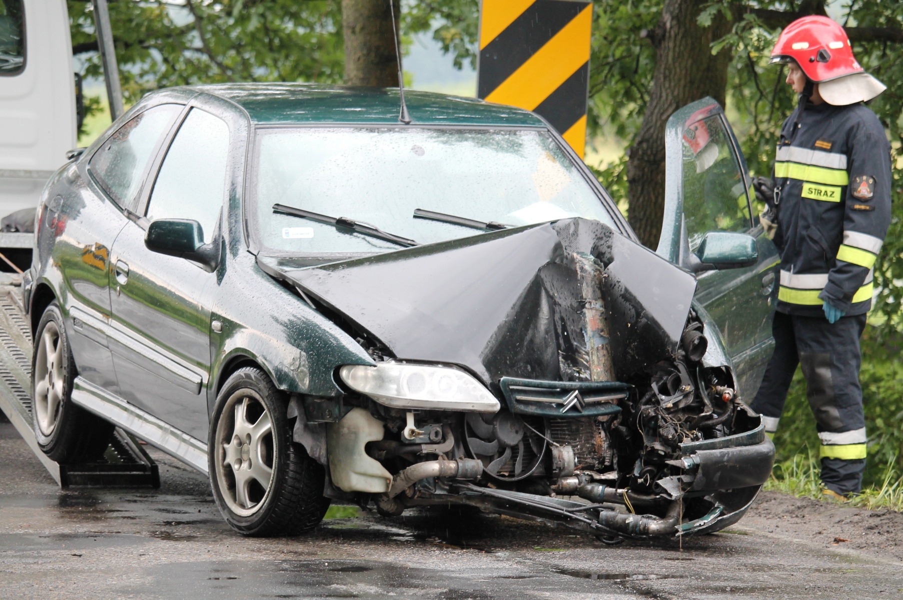 Stracił panowanie nad pojazdem i uderzył w barierki. ZDJĘCIA !