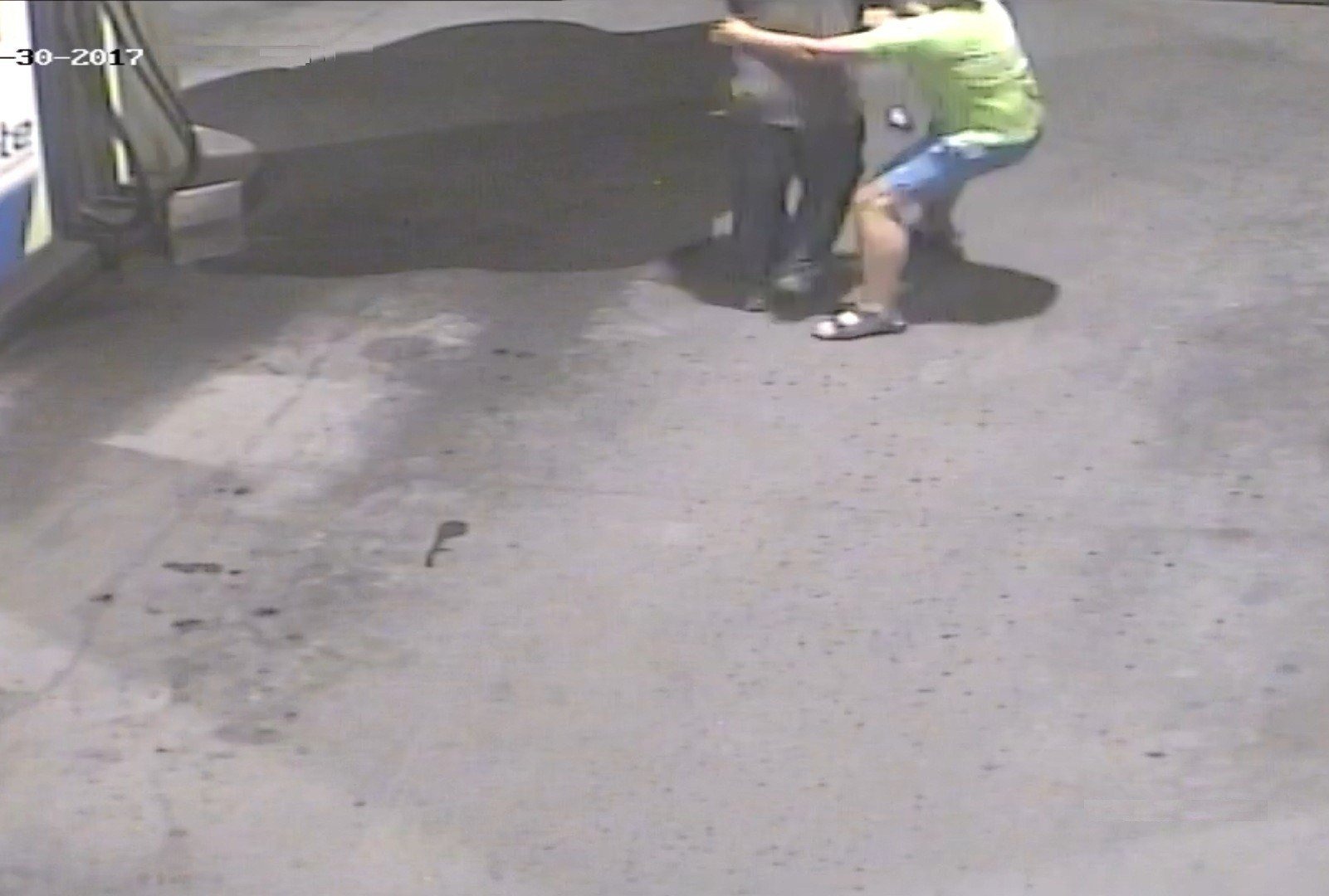 Wzorowa postawa mieszkańca Chełmka, przy próbie podpalenia stacji. Zapobiegł tragedii ! ZDJĘCIA !