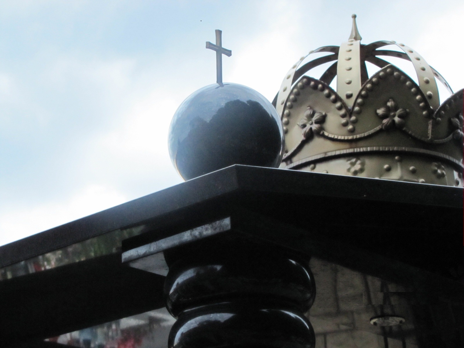 Podejrzany o grabież na cmentarzu w Kętach, został zatrzymany.