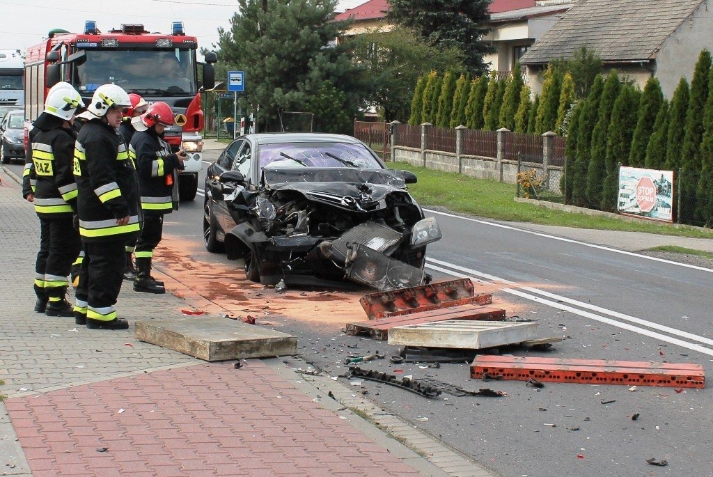 Wczorajsze zdarzenie drogowe w Przeciszowie. ZDJĘCIA !
