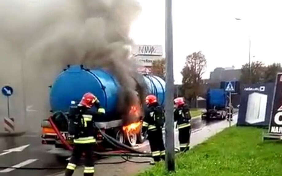 Pożar cysterny na DK44 w Oświęcimiu. FILM !