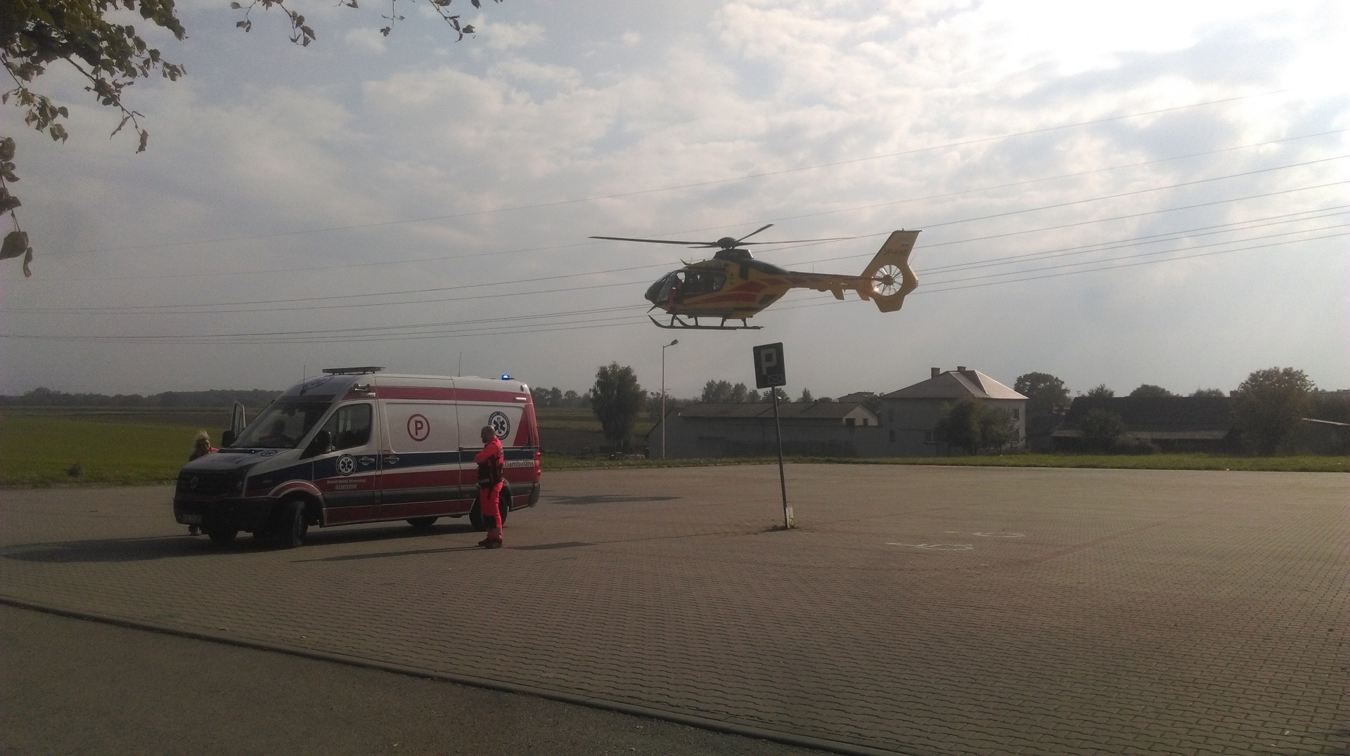 12-latek wywrócił się na rowerze, został zabrany śmigłowcem LPR do szpitala w Krakowie ! ZDJĘCIA !