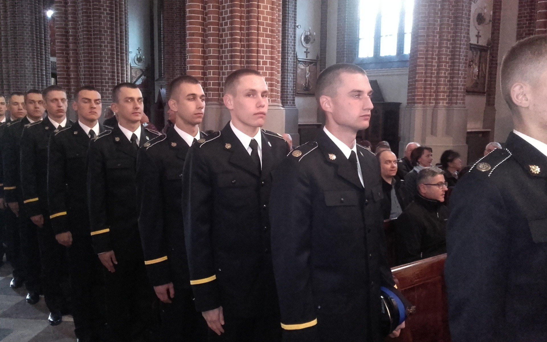 Przyszli oficerowie złożyli ślubowanie, wśród nich strażak OSP Brzeszcze ! ZDJĘCIA !