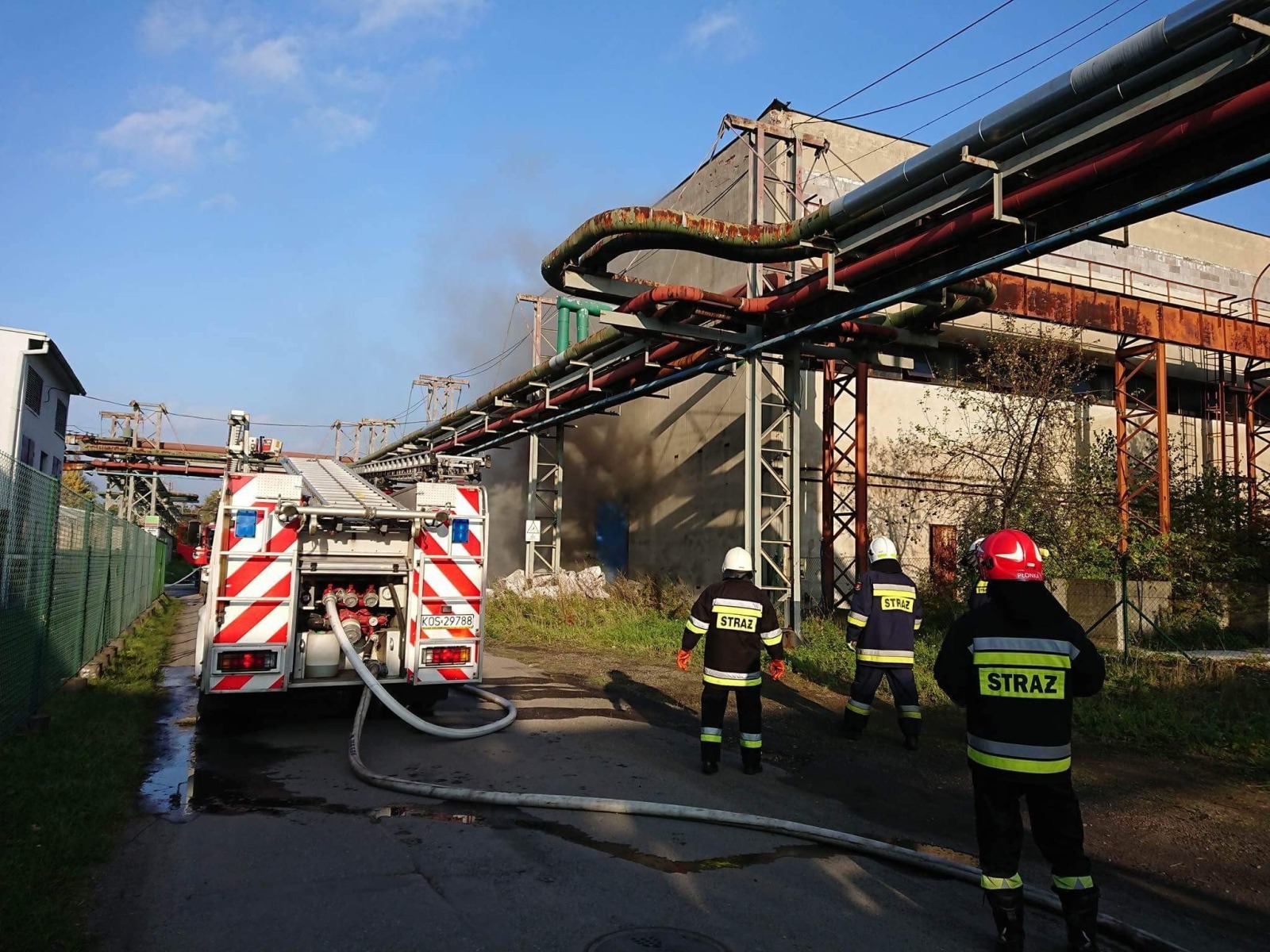 Pożar hali w Chełmku, na miejscu kilka zastępów JRG i OSP ! ZDJĘCIA !