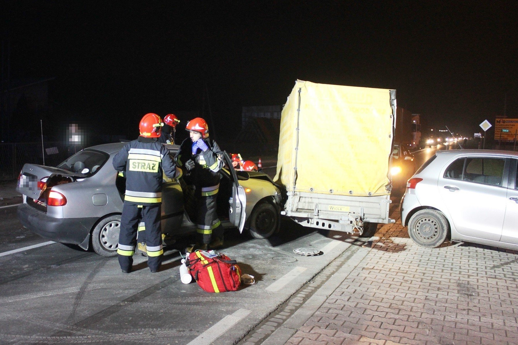 Samochód osobowy zderzył się z przyczepką na DK44. ZDJĘCIA !