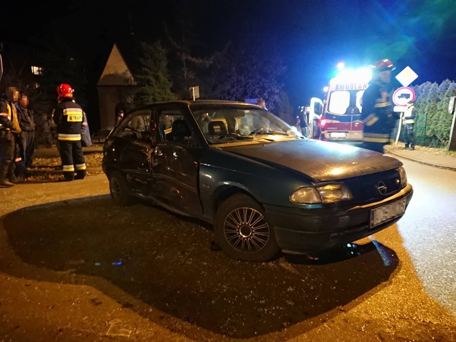 Czterolatka trafiła do szpitala po zdarzeniu drogowym w Chełmku. ZDJĘCIA !