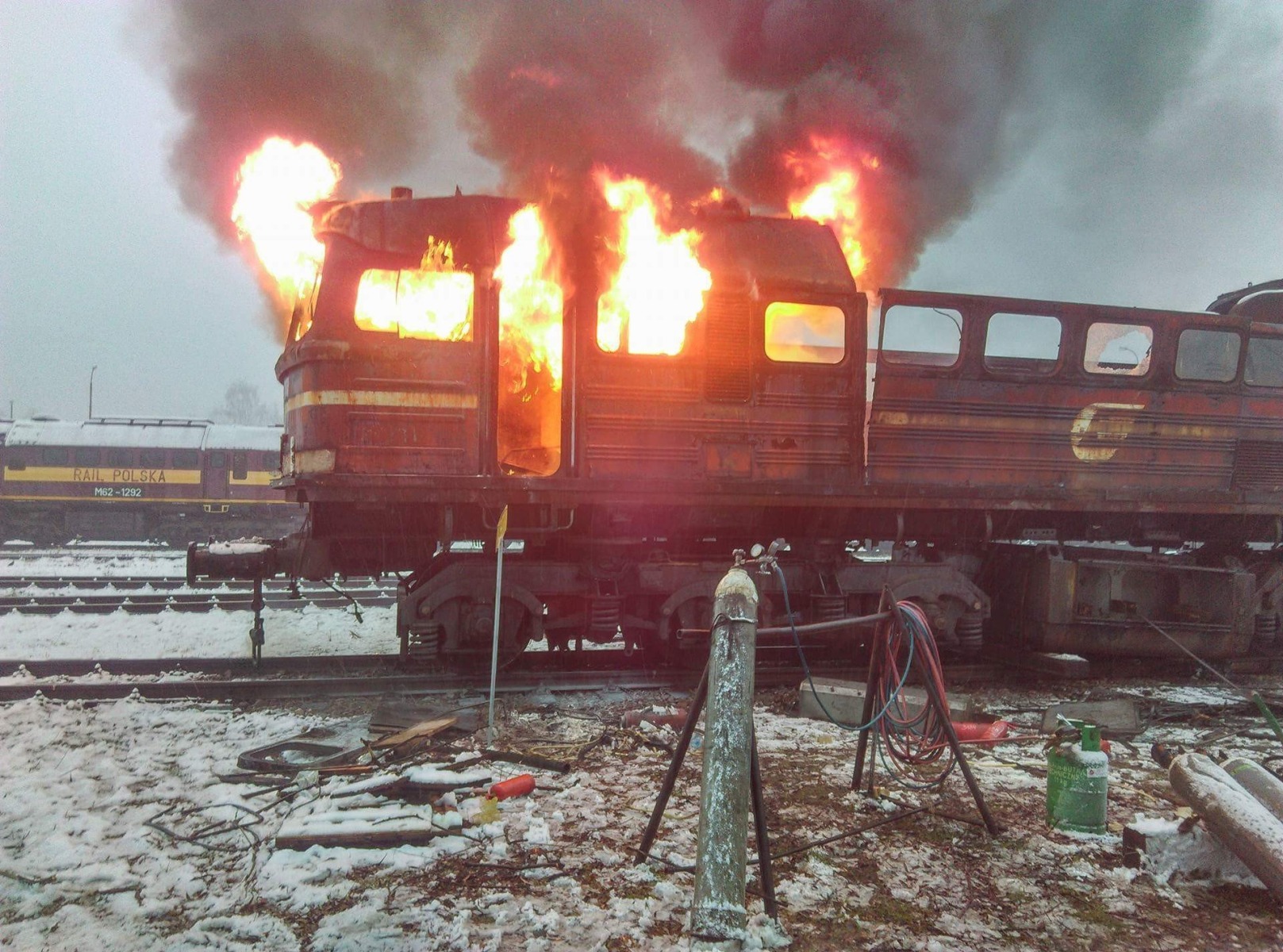 Pożar lokomotywy we Włosienicy. ZDJĘCIA, FILM !