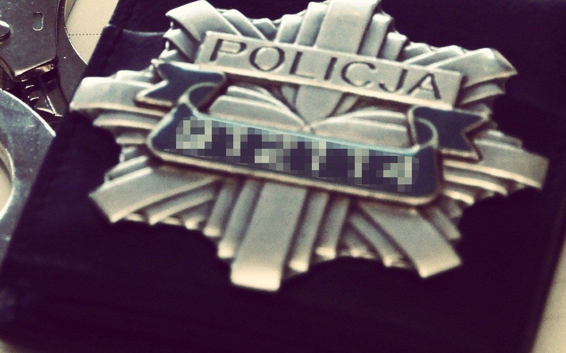 Policjanci odnaleźli desperatkę i skutecznie udzielili jej pomocy, gdy dostała ataku epilepsji !