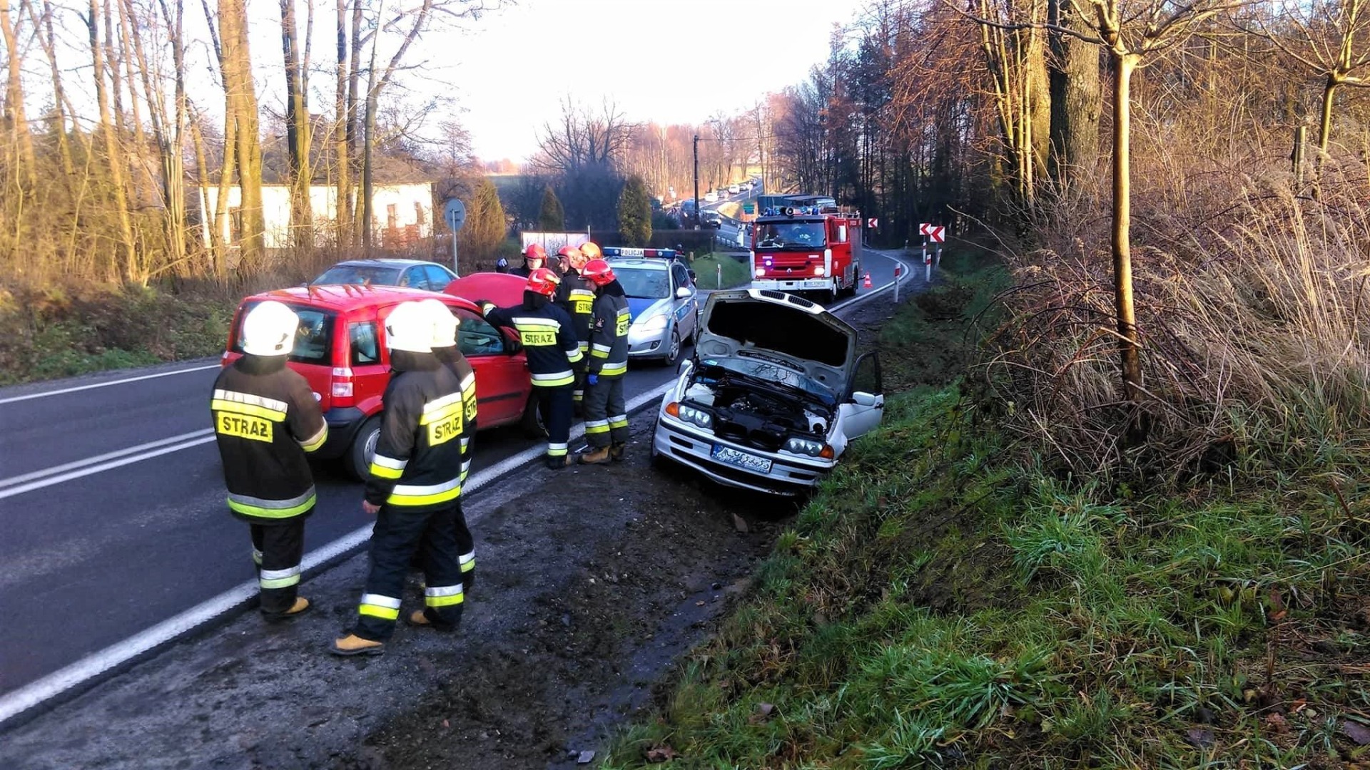 Zdarzenie drogowe we Włosienicy na DK44 – ZDJĘCIA!
