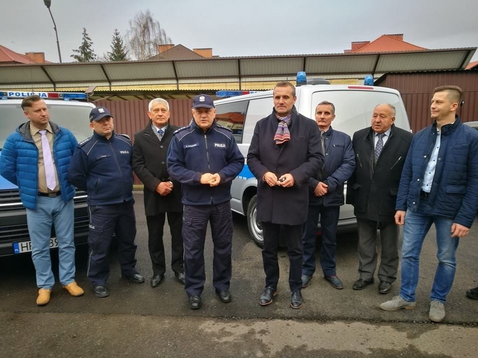 Dwa nowe radiowozy typu furgon trafiły do KPP Oświęcim. FOTO!