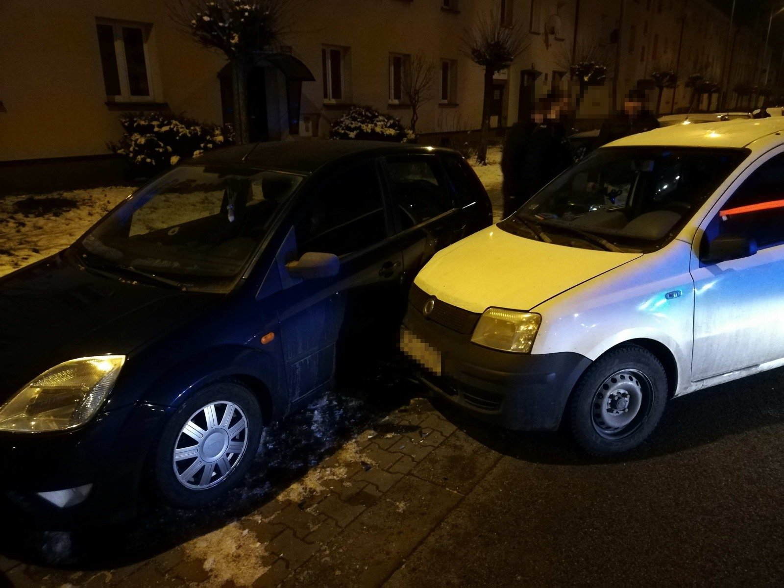 Pijany kierowca bez prawa jazdy, uszkodził trzy samochody. FOTO!