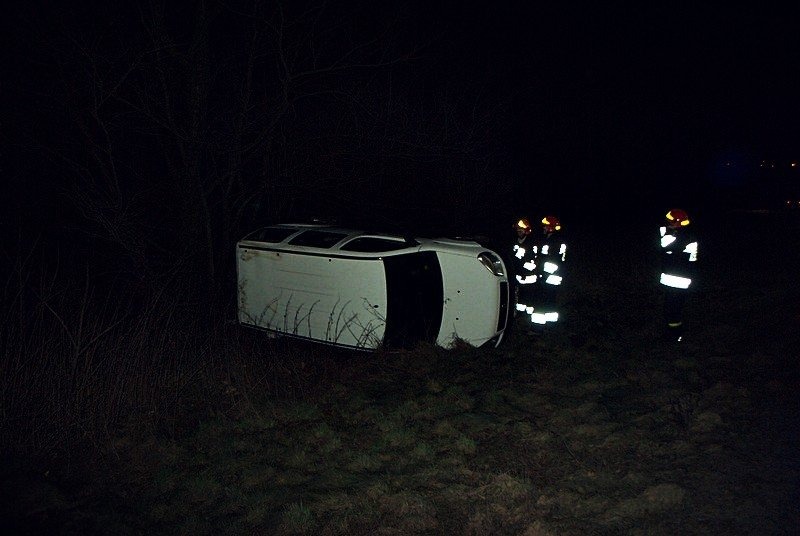 Dwa zdarzenia na DK44. Dachowanie na Fabrycznej, w Zaborzu zderzyły się trzy pojazdy. FOTO!
