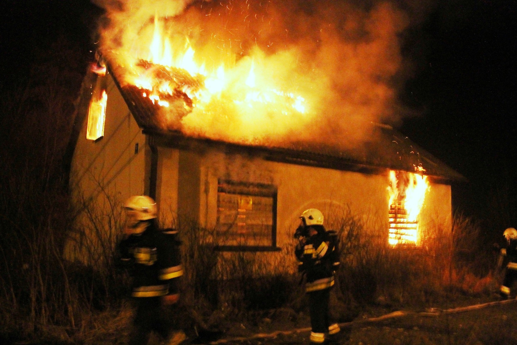 Pożar budynku w Przeciszowie. FOTO, FILM!