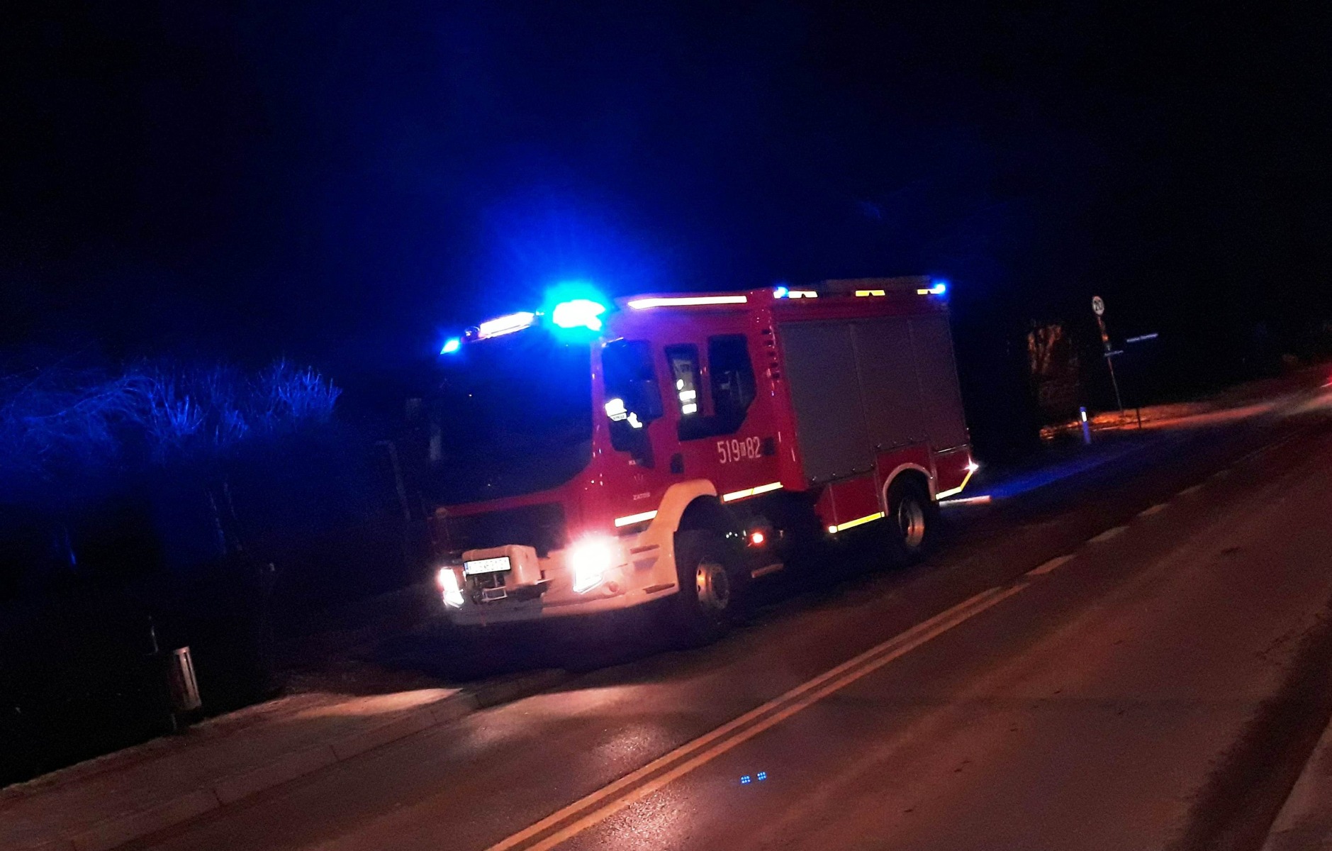 Pomiary tlenku węgla oraz pożar sadz. Wczorajsze wieczorne działania strażaków i ratowników medycznych.