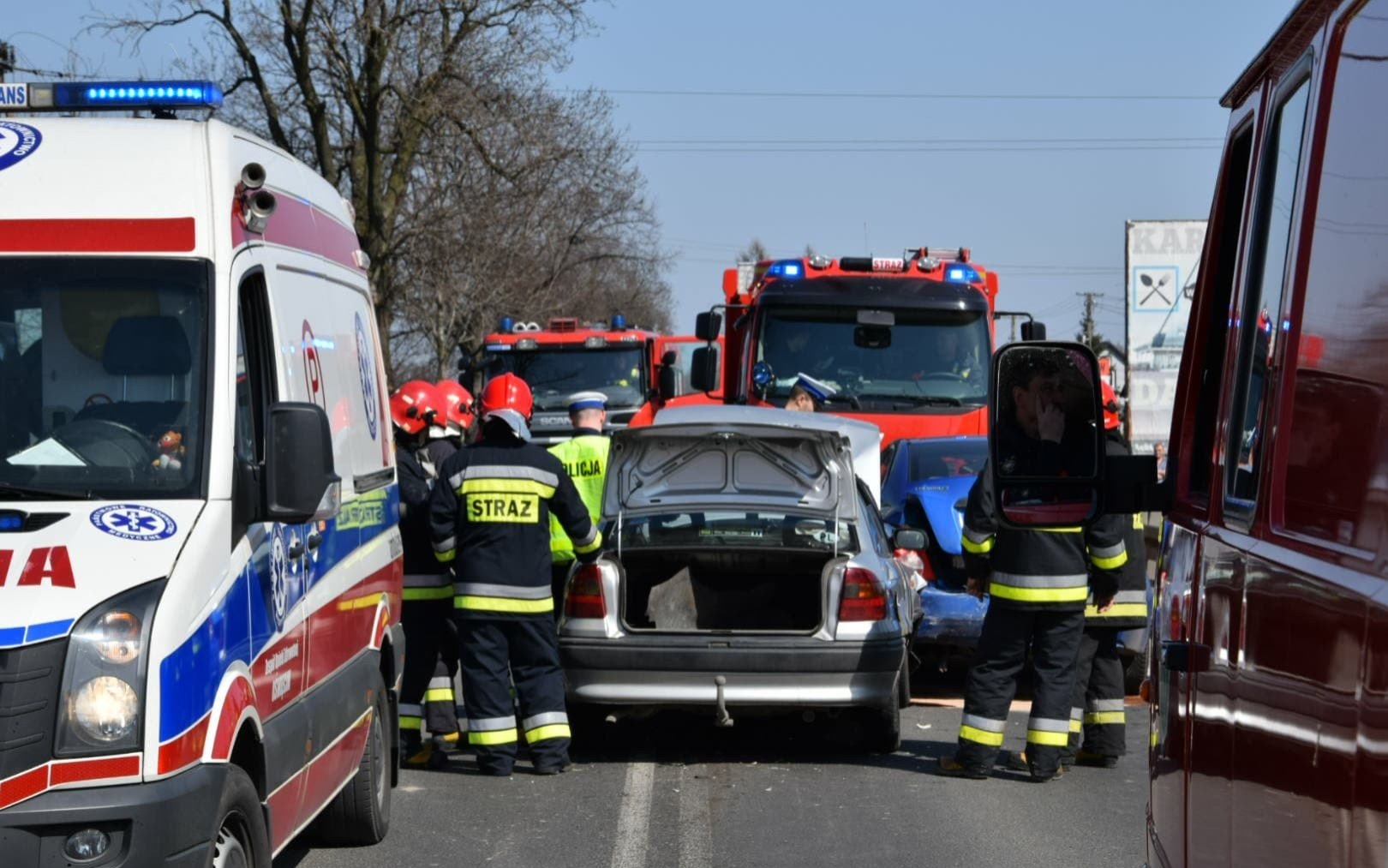 Trzy osoby ranne(w tym kobieta w ciąży) w zderzeniu samochodów w Łękach. ZDJĘCIA!