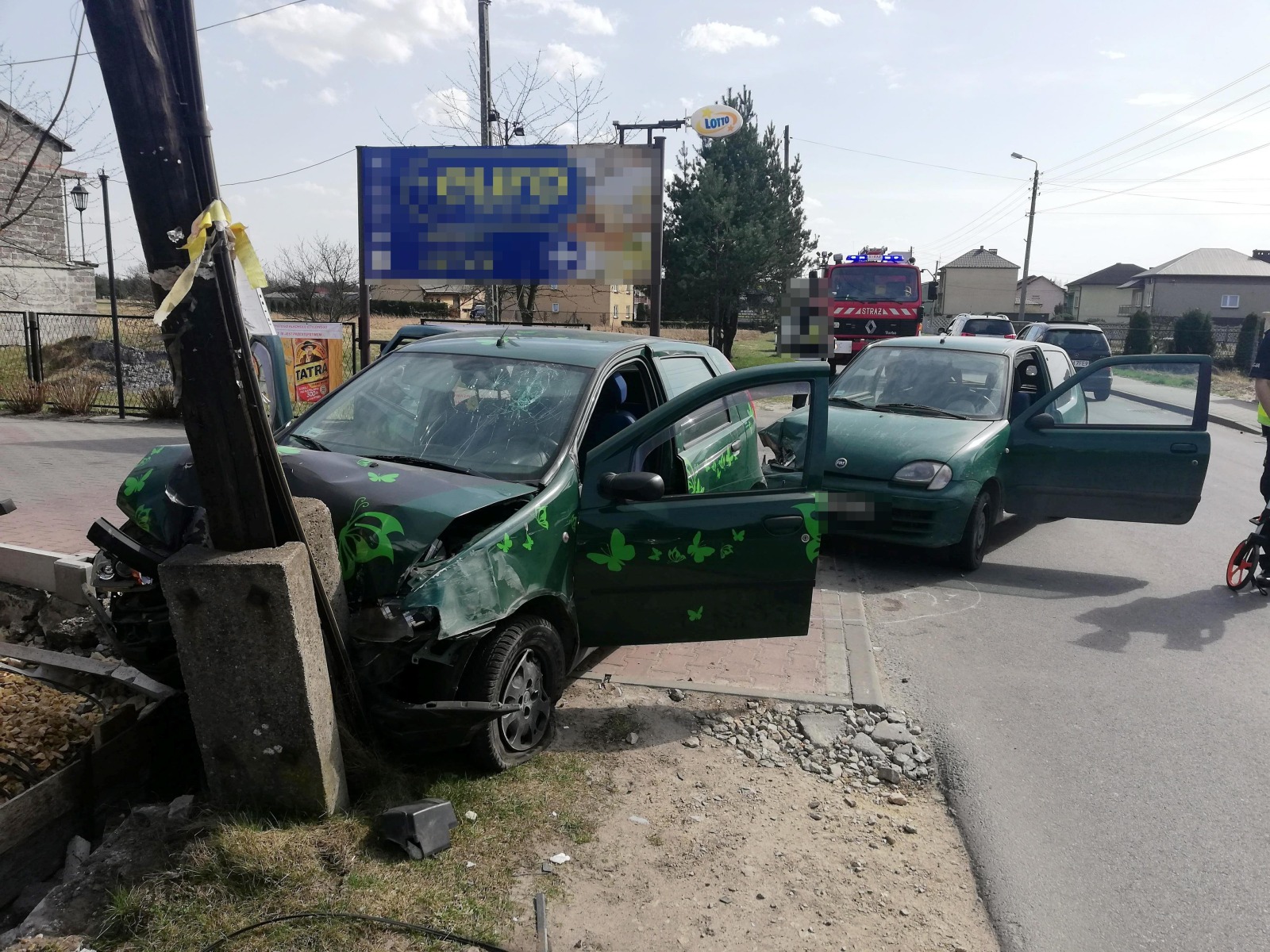 W Gorzowie zderzyły się dwa samochody. Jeden z nich uderzył w słup telefoniczny. ZDJĘCIA!