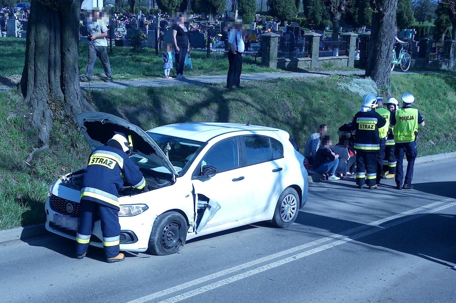 Niebezpiecznie w Polance Wielkiej. Zderzenie trzech pojazdów, wśród poszkodowanych kobieta w ciąży. ZDJĘCIA!